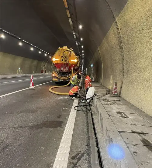 灵宝隧道排水渠清淤